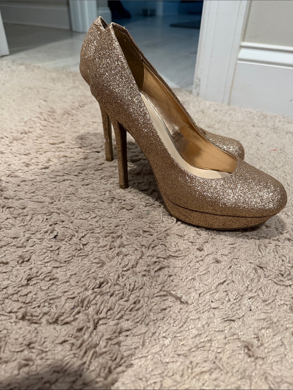 Women’s Candie’s gold sparkle heels preowned size 8 us
